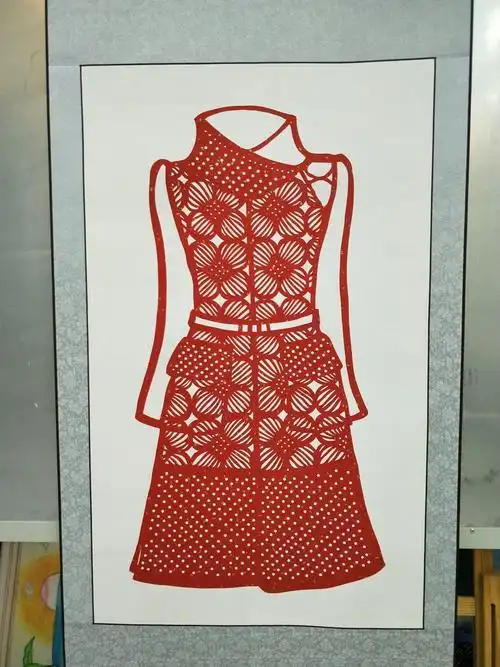 《剪纸团花与文化衫》幼儿剪纸手工剪纸衣服方法大全|剪纸衣服方法