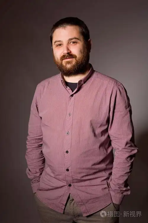 男人肖像照片-正版商用图片0c3ymq-摄图新视界