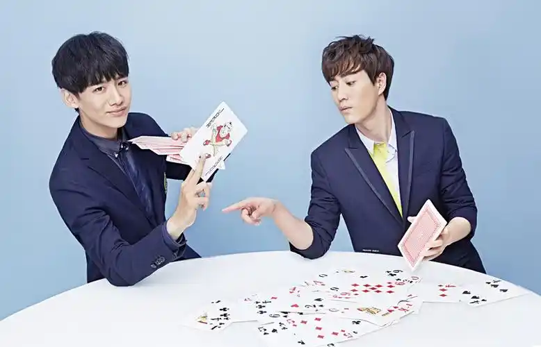 杨玏白敬亭再同框cp感爆棚