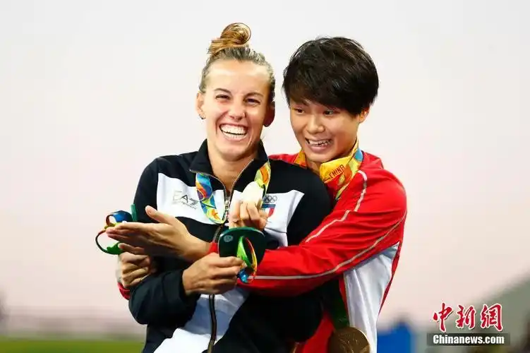 奥运女子三米跳板决赛 施廷懋夺冠何姿摘银