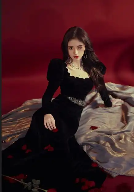 鞠婧祎穿蝴蝶结公主裙超甜,雪肤娇嫩,妥妥的小仙女一枚