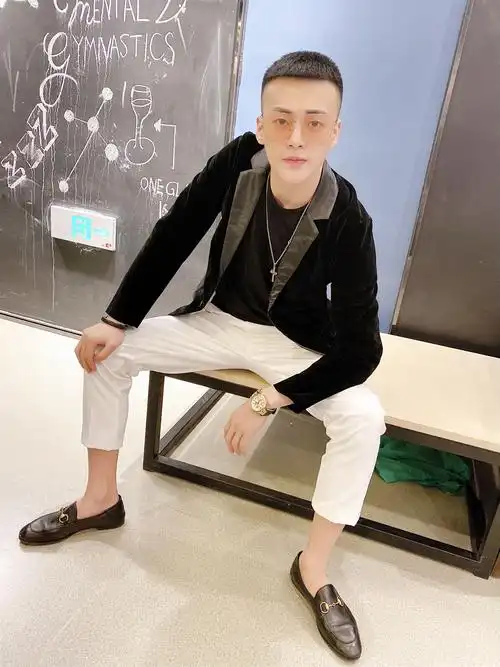 抖音快手网红王老大同款外套潮皮领金丝绒西服修身精神小伙夹克男