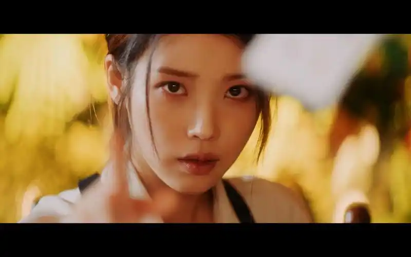 【官方mv】iu全新正规五辑第二波主打《coin》mv公开