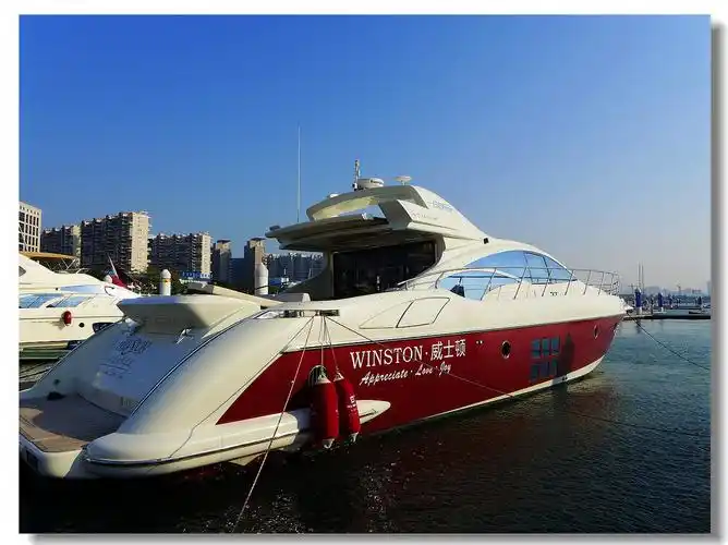 五缘湾游艇码头是拍婚纱的好地方