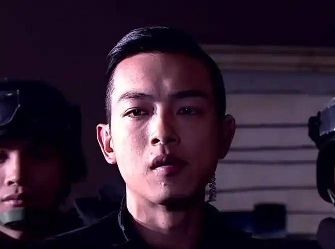 说起梁烈唯,大家比较有印象的是《飞虎》里的庄卓源,还是《使徒行者》