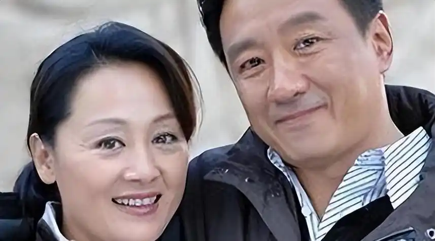 丁勇岱:对赵雪华一见钟情,结婚37年零绯闻,如今儿子成心病