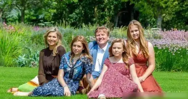 穿紫色v领裙被群嘲太壮旺夫脸明明超赞|阿黛尔|马克西玛|亚历山大