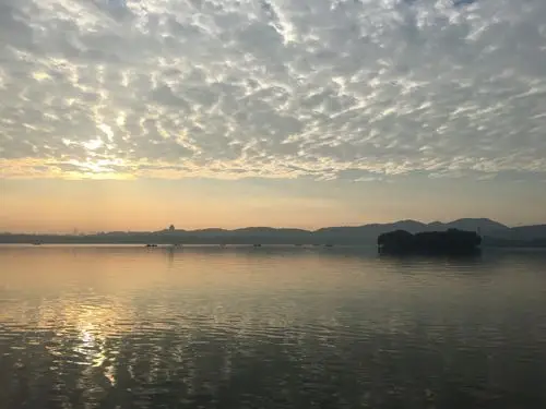 西湖的早晨