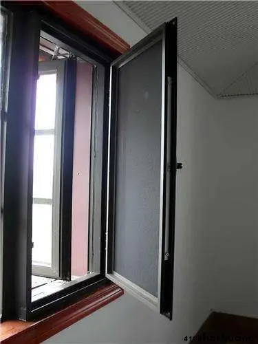 安装后的内开金刚网纱窗