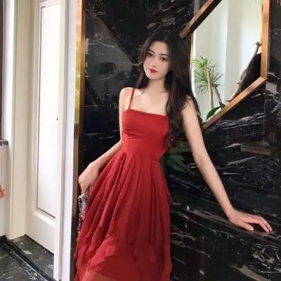红色赫尔本风法式复古露背红裙浪漫度假吊带连衣裙