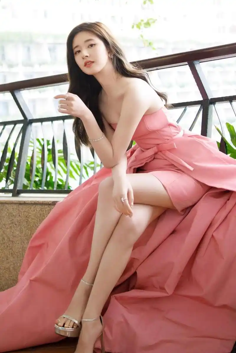 赵露思   美腿玉足合集