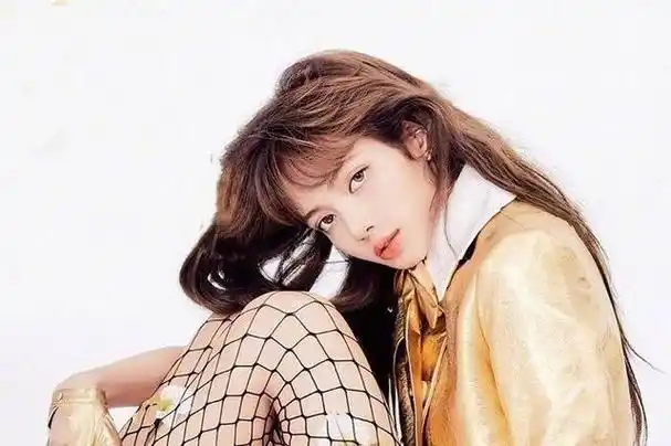 纯正泰国之光 lisa是blackpink的成员,是一位纯正的泰国女歌手,以其亮