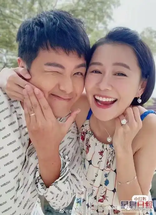 黄翠如萧正楠结婚5周年送全套钻饰制造惊喜遭撞破扫兴收场