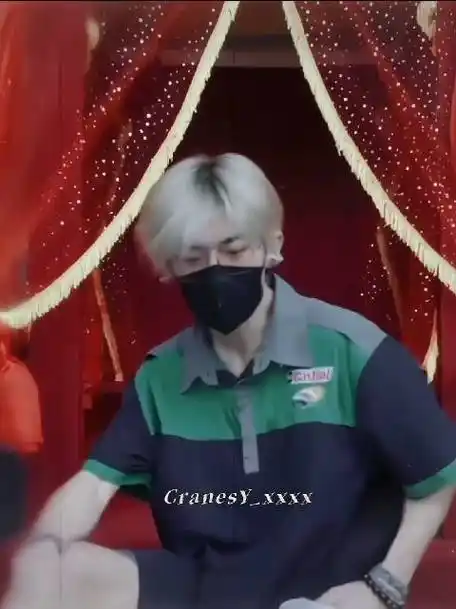 易烊千玺 天生爱豆感##杨幂易烊千玺刘冲合照##tfboys十周年dvd纪录