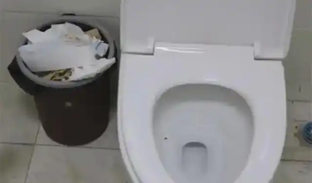 在卫生间检查的时候,吴雅洁偶然间发现了垃圾桶内使用过的卫生巾,这让