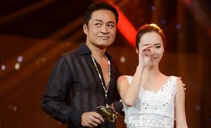 回顾演员吴佳尼当初不顾父母反对嫁大21岁马景涛今她还好吗