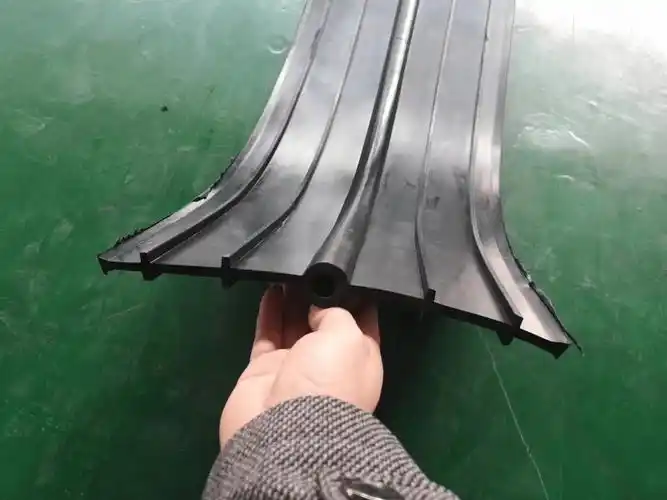 中埋式钢边橡胶止水带中孔型350*8mm 可卸式橡胶带管廊变形缝用