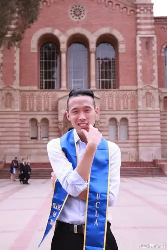 他是什么类型的男生?高富帅,屌丝,富二代还是什么?