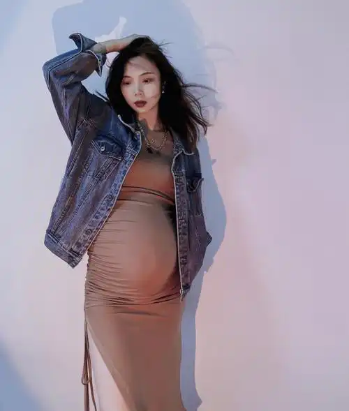 孕妇照  #手机拍照  #在家拍照  一台手机,自己在家拍孕妇照优秀