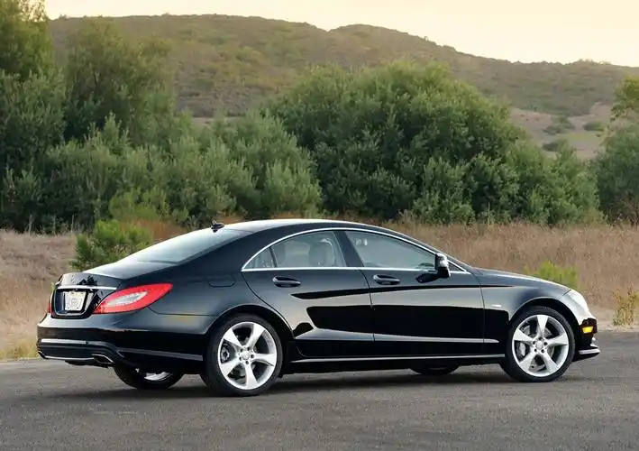 每日经典车回顾:恶魔之眼,第一代奔驰cls