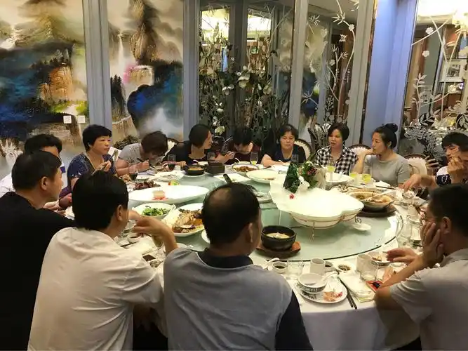 2018年08月26日晚上在宝燕一号老朋友聚餐,感谢夏菊芳徐海英盛请.