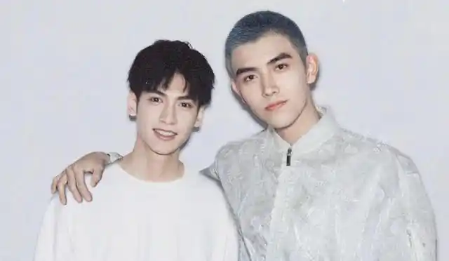 陈飞宇喂罗云熙吃东西,两人互动登热搜,被吐槽"工业糖精"