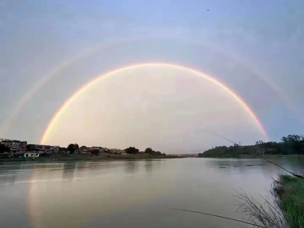 彩虹在雨后出现,经历了风雨的洗礼.同样地,人生的彩 - 抖音