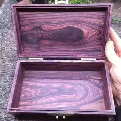 我们再来看这个紫花梨做出来的珠子:注意:以上所有图