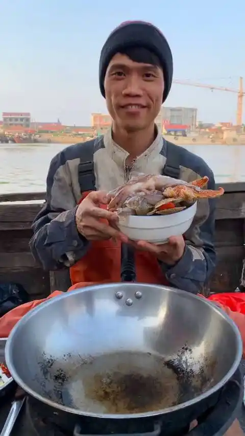 关注  海头港傻子(海鲜): 海鲜在你的脑海里怎么做好吃,在我这里想