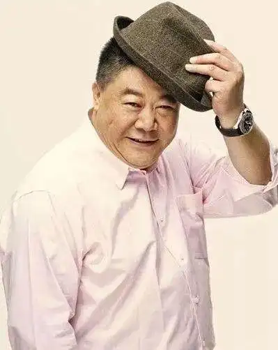 55岁"反派专业户"刘金山因"汉奸"走红,夫妻恩爱老来得女很幸福