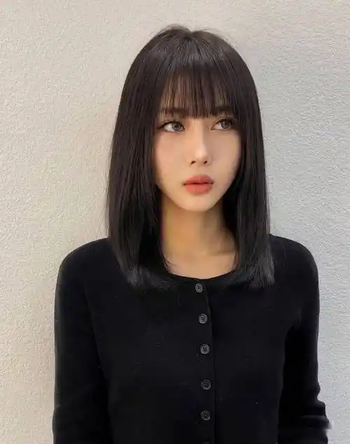 发型是指头发的长度,颜色和形状,是肉眼所能观察到的,一般分为5种类型