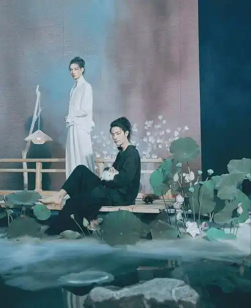 肖战王一博的芭莎美照,陌上人如玉,公子世无双