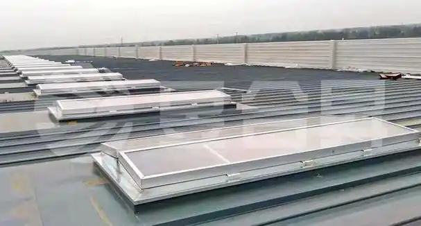 在现代工业厂房的设计中,三角型电动采光排烟天窗作为一种关键的通风