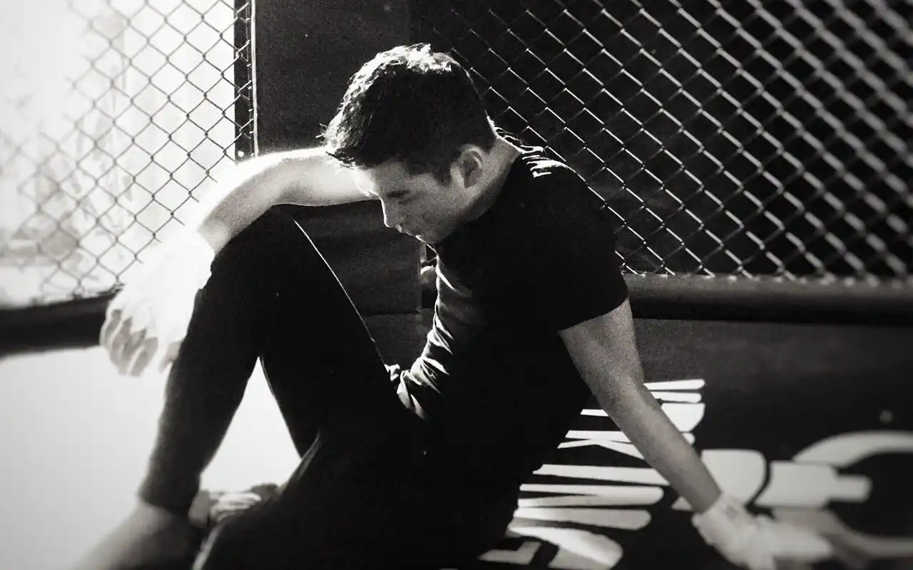 王彦霖黑白运动大片桌面壁纸