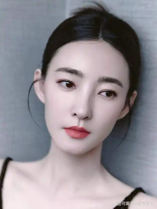 1985年3月22日出生于内蒙古自治区赤峰市翁牛特旗,中国内地影视女演员