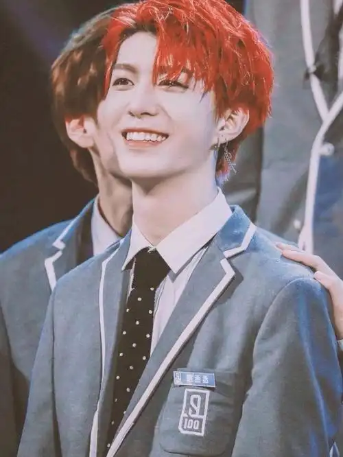 范丞丞出道四周年快乐快乐