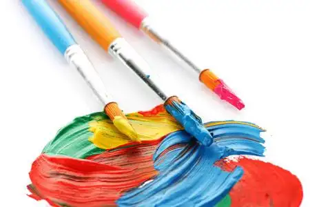 抽象水粉颜料和画笔,孤立在白色照片