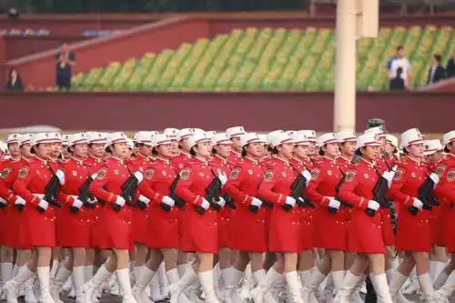 又美又飒女民兵方队来了67