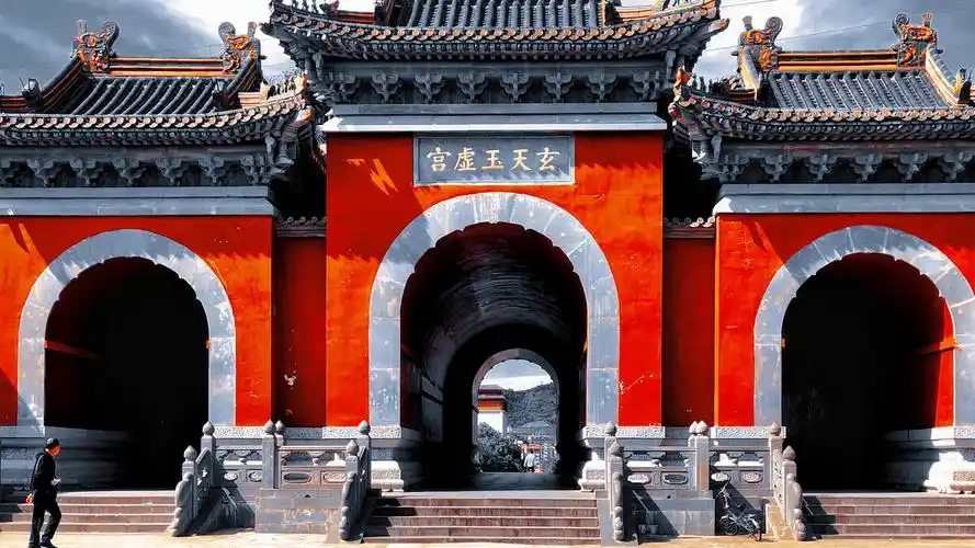 中国本土道教武当山脚下有九宫之首称号的玉虚宫偶遇仙长非常高兴