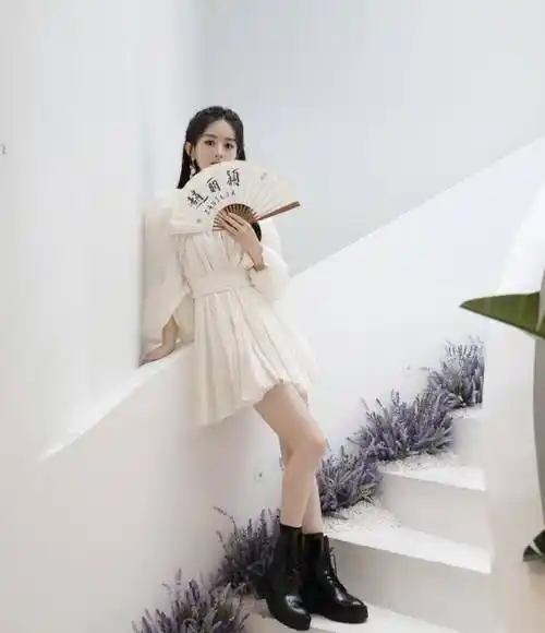 有种"整容"叫做赵丽颖的穿搭,产后穿着更温柔,显优雅气质_线条_设计