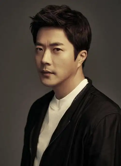 韩国男演员法制塌房?被记者点名爆料,他的回应能洗清嫌疑吗?