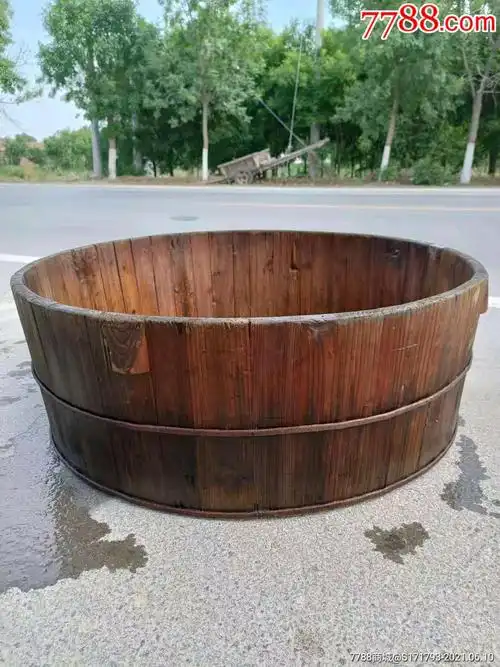 下乡收民国时期洗澡用的大木盆一个完整包老正常使用品相如图
