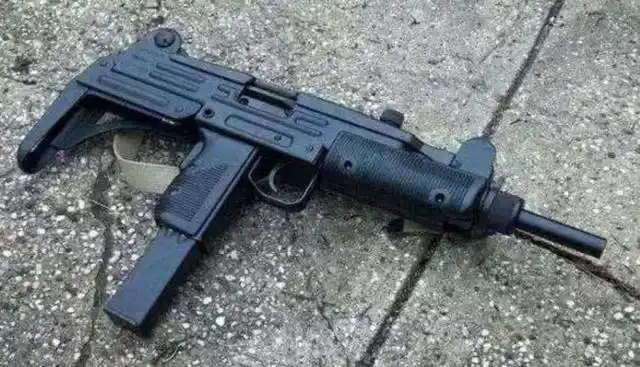 mgp-84冲锋枪该枪最初面世时该枪称为mgp-15,它是一款小型冲锋枪,在