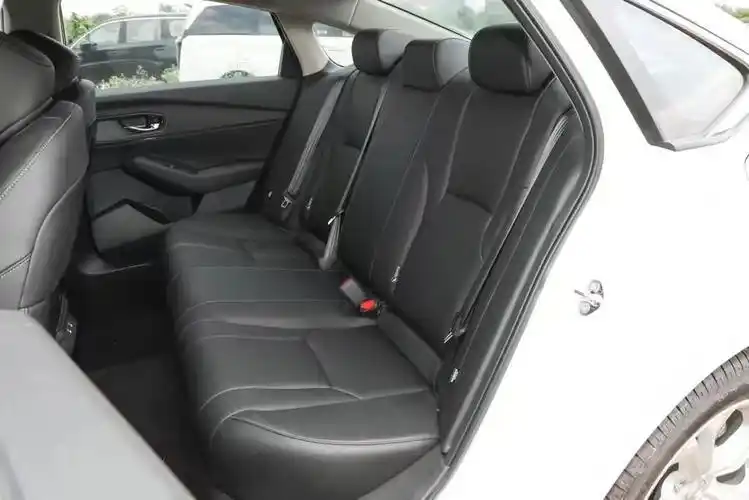 解读本田雅阁,入门就有192马力,颜值高空间大,选它还是凯美瑞