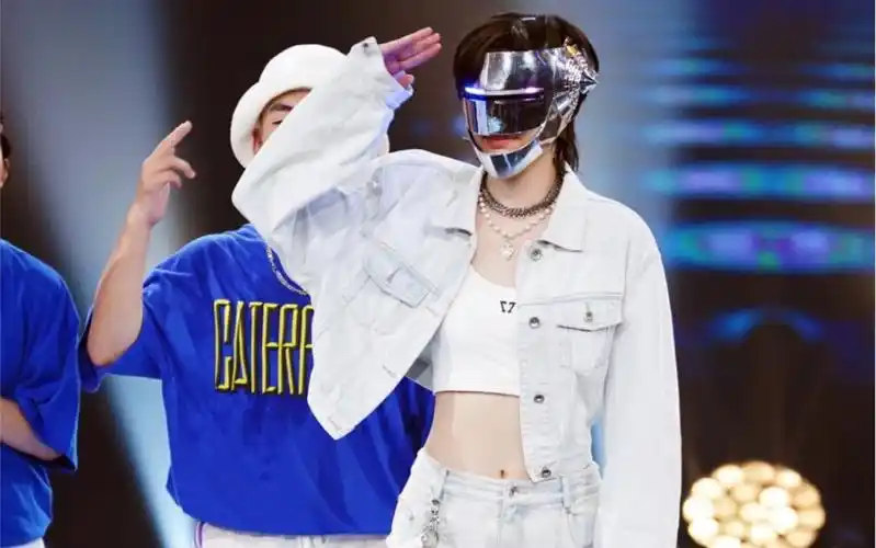 李斯丹妮蒙面舞王铁皮1990一镜到底即兴舞蹈性感小猫咪来袭