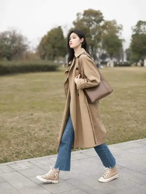 胖女孩怎么穿卡其色风衣搭配牛仔裤高级优雅显高还显瘦