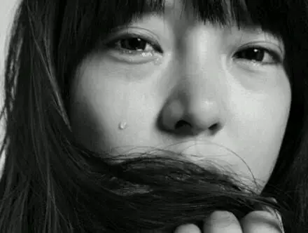 很扎心的伤痛图片:一生漂泊摆渡,临岸却孤独_伤感图片_窝窝qq网