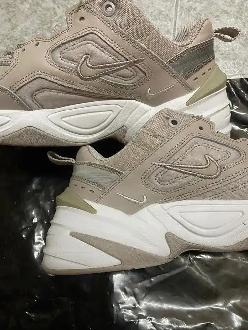 看了上网对比好像是假的0808#nike  #真假辨别  #耐克m2k老爹鞋