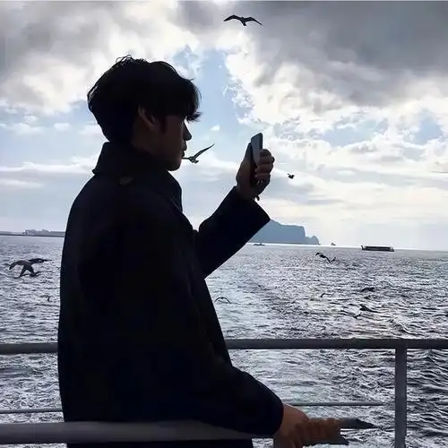 帅气的背影男头