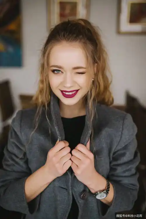 四种经典拍照姿势教你摆拍出最美的pose